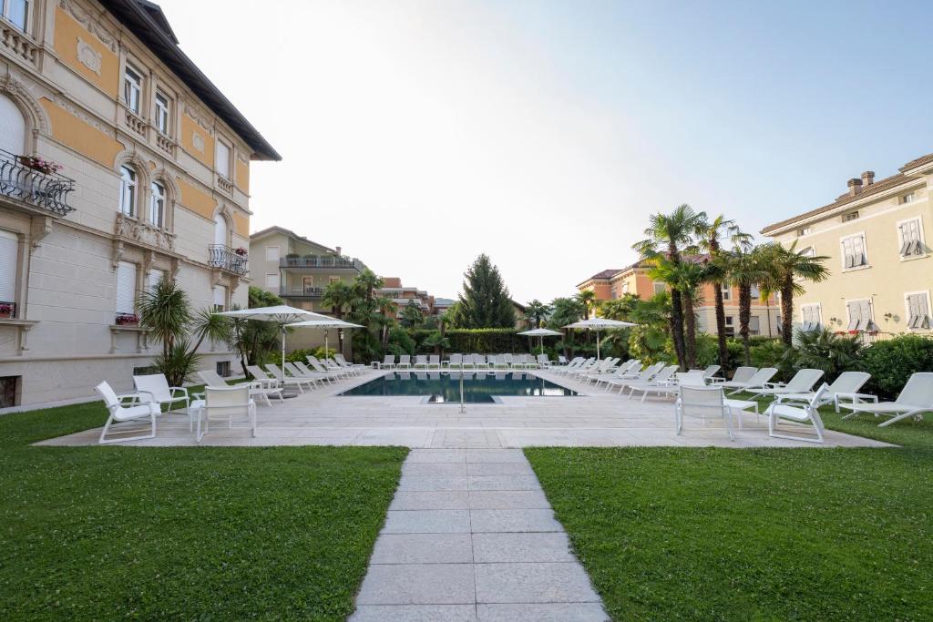 Het zwembad bij of vlak bij Grand Hotel Liberty