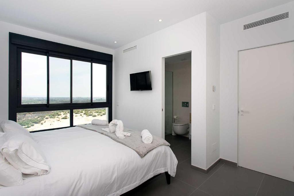 Posteľ alebo postele v izbe v ubytovaní CH Villa Skyline La Marquesa Golf (Ciudad Quesada)
