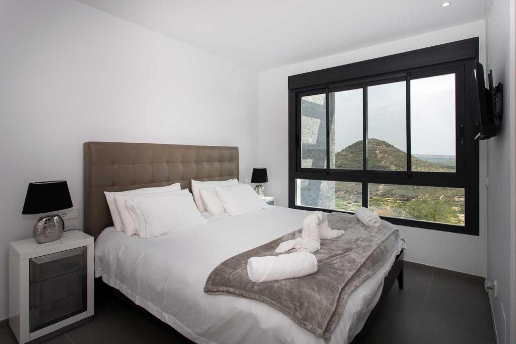 Posteľ alebo postele v izbe v ubytovaní CH Villa Skyline La Marquesa Golf (Ciudad Quesada)