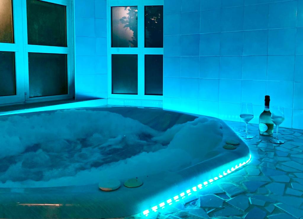 Zdjęcie z galerii obiektu Caroline Hotel w mieście Brusimpiano