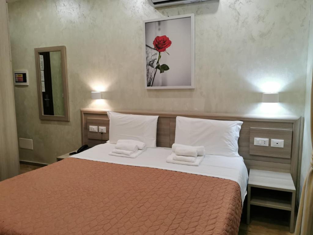 A bed or beds in a room at Hotel Orchidea