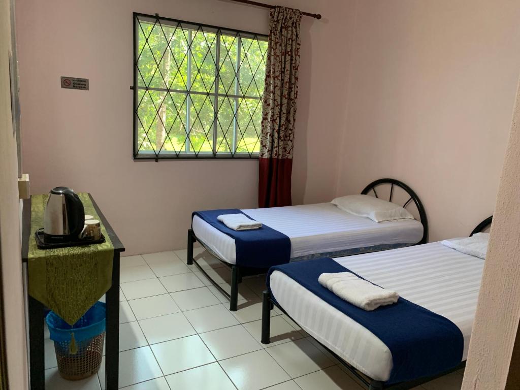 Postel nebo postele na pokoji v ubytování RTMS Guesthouse Semporna