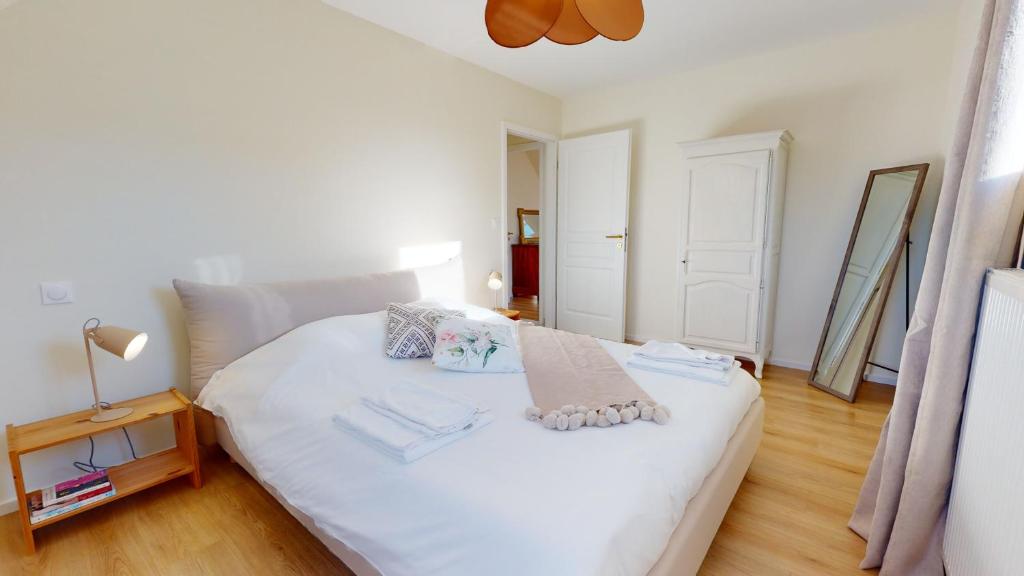 Łóżko lub łóżka w pokoju w obiekcie Appartements Le Tilleul de la Vallée Noble