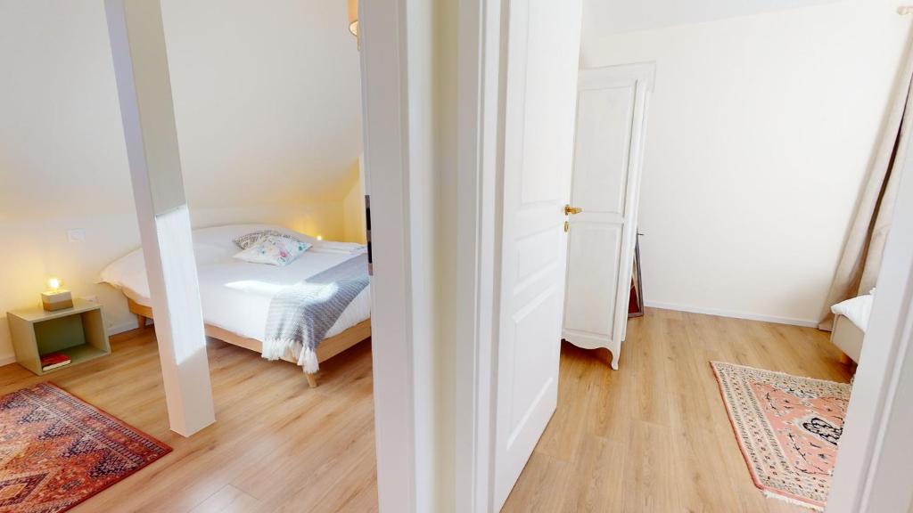 Łóżko lub łóżka w pokoju w obiekcie Appartements Le Tilleul de la Vallée Noble