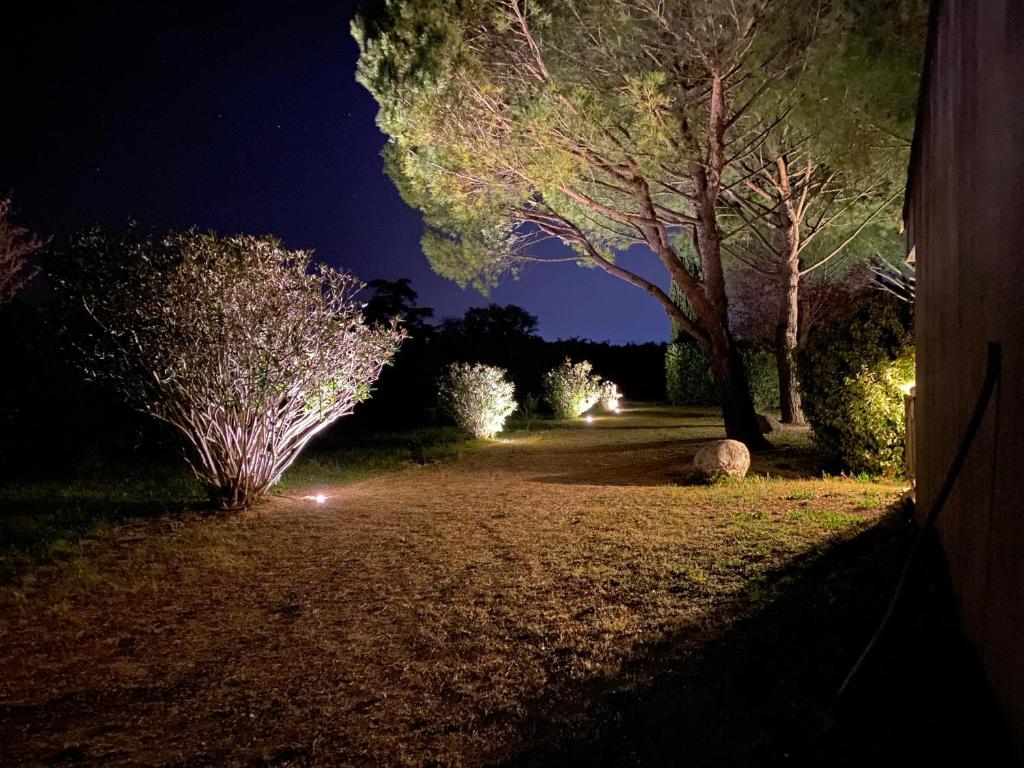 Zahrada ubytování Logis Hôtel Le Mistral - Restaurant - Montélimar Sud