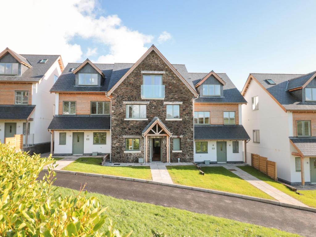 an image of a house at 4 Court Terrace, Hillfield Village in Dartmouth