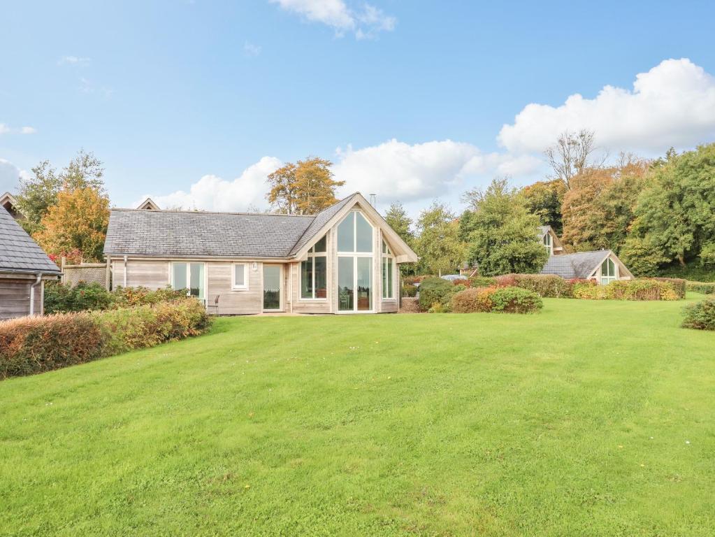 Swandown, 11 The Chard (updated prices 2024)