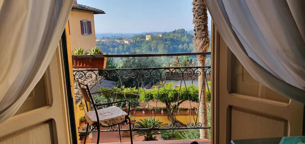 A balcony or terrace at Soggiorno Dimora Del Grifo
