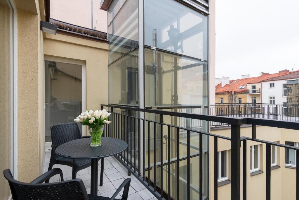 Balkón nebo terasa v ubytování Kinsky Garden Apartments and Suites by Dwellfort