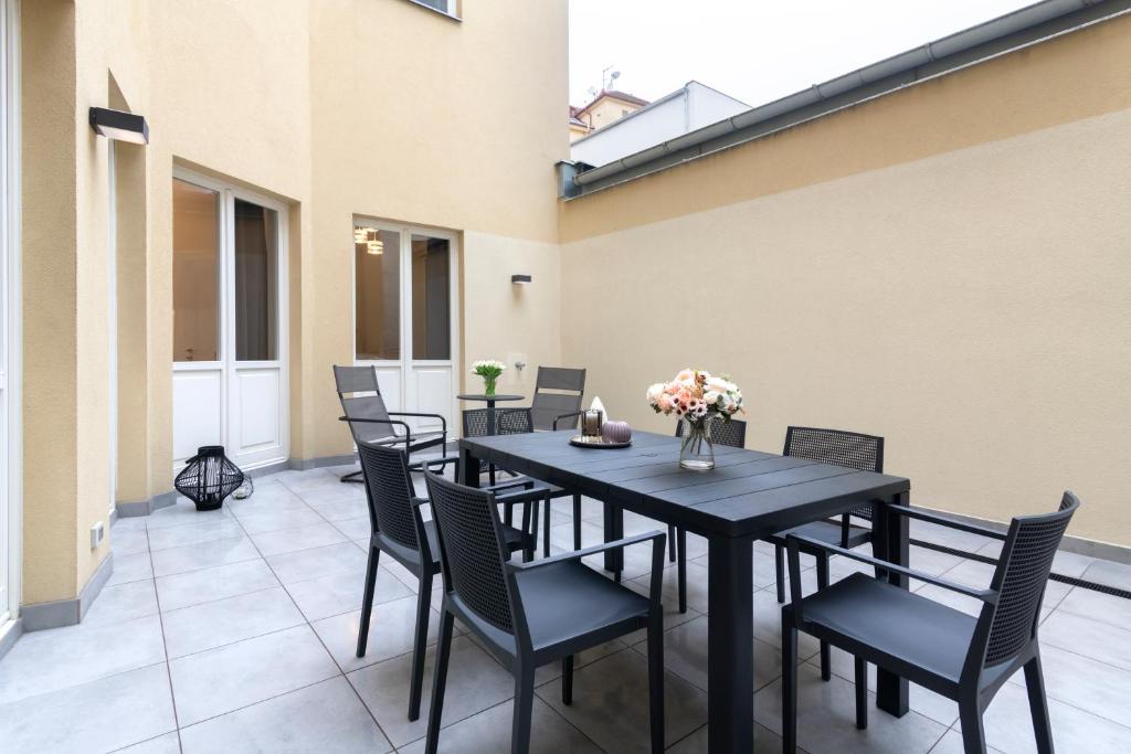 Kinsky Garden Apartments and Suites by Dwellfort - Resim 14