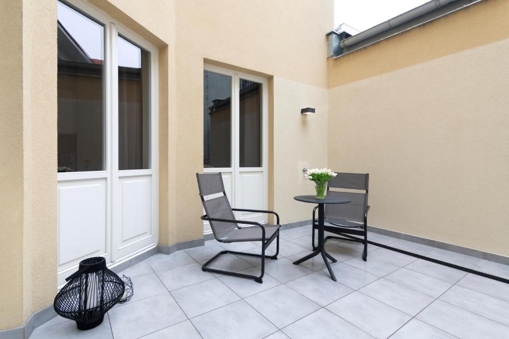 Kinsky Garden Apartments and Suites by Dwellfort - Resim 16