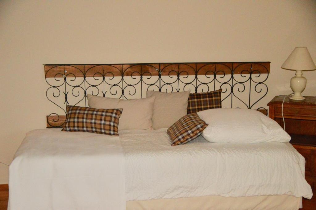 Posteľ alebo postele v izbe v ubytovaní Gite de charme en Sologne, séjour en famille, jardin, rivière, jeux, nature & détente