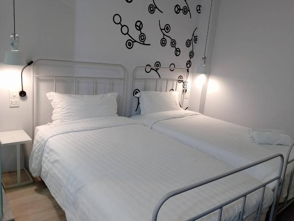 Bedspread Hostel - 15