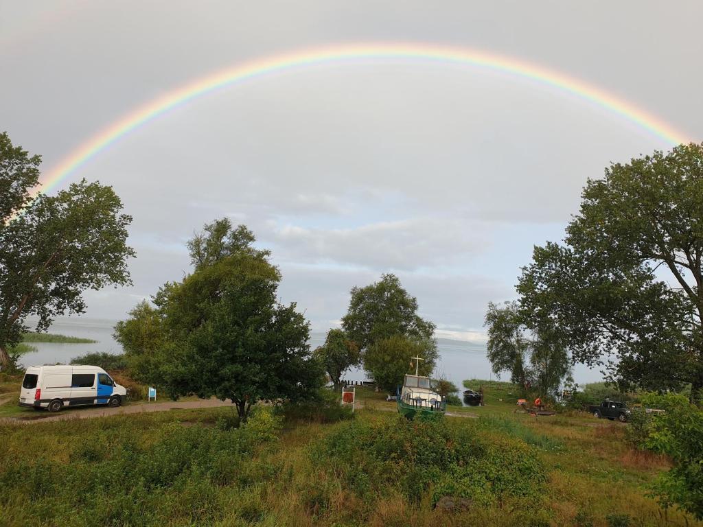 WartheにあるPerle am Achterwasserの車輌の飛ぶ空虹