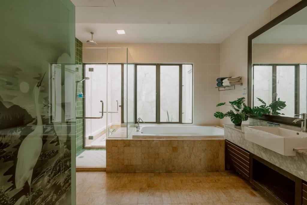 Koupelna v ubytování Borneo Beach Villa & Suite