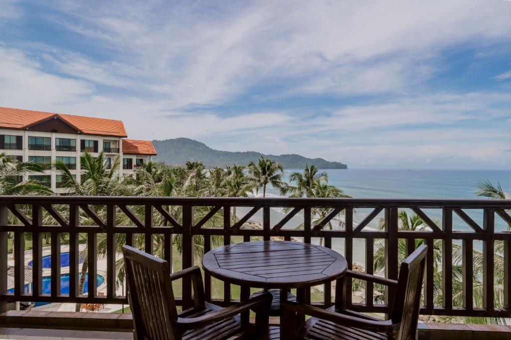 Borneo Beach Villas & Suites - 2 Bedrooms Sea Front Spa Suite