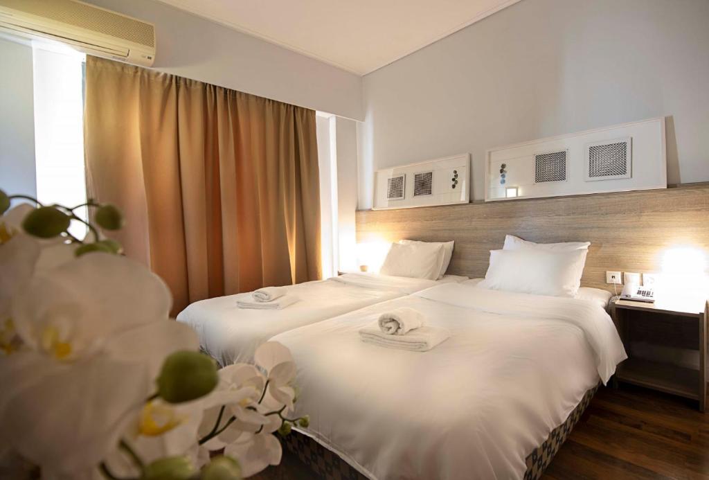 Postel nebo postele na pokoji v ubytování Galaxy Hotel