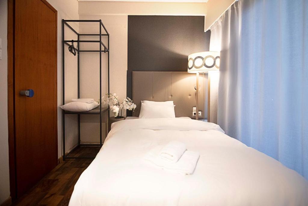 Postel nebo postele na pokoji v ubytování Galaxy Hotel