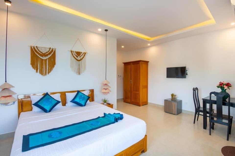 Postel nebo postele na pokoji v ubytování Hoi An Village Villa