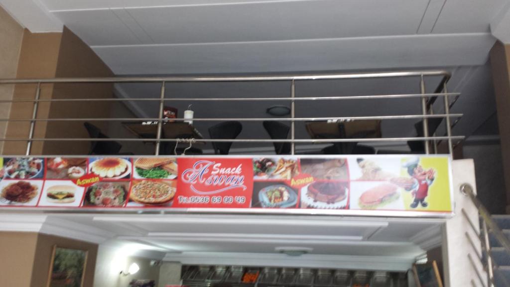 Supermarket nebo jiné obchody v  hotelu nebo okolí