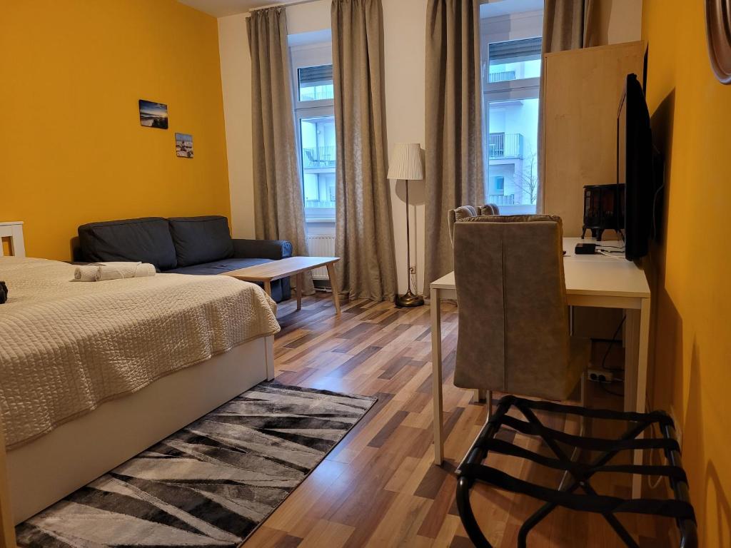 A television and/or entertainment centre at Leopoldauer Apartment