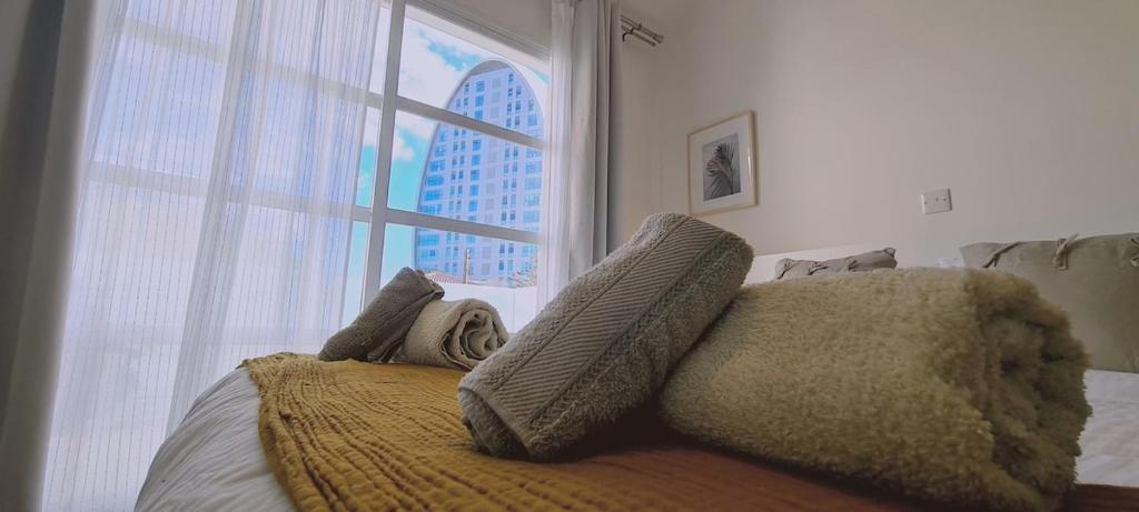 Un dormitorio con una cama grande con una ventana grande. en STAY Downtown Retreat, en Limassol