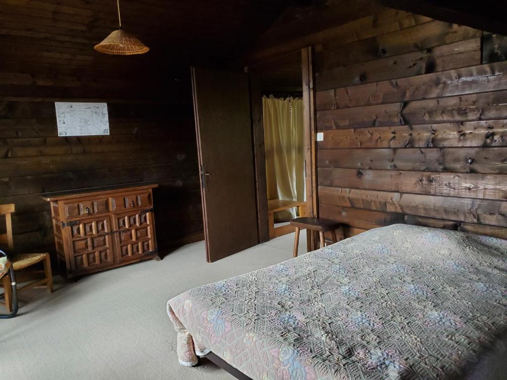 Postel nebo postele na pokoji v ubytování Chalet à Cordon face à la chaîne du Mont Blanc