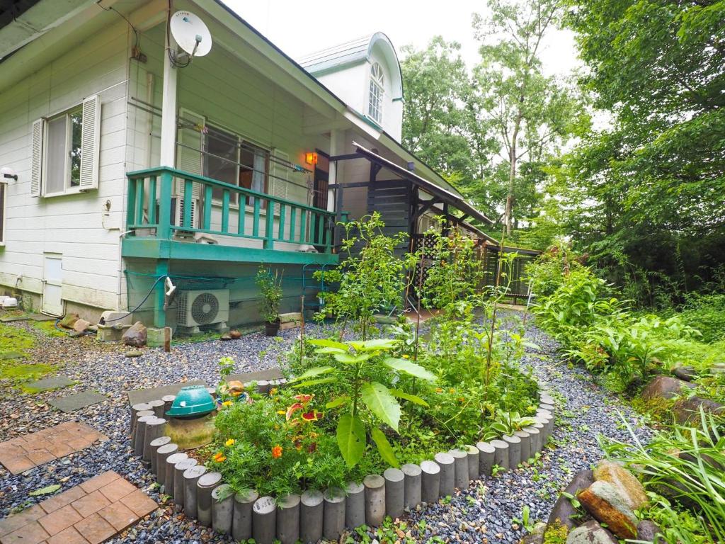 um jardim em frente a uma casa em Nasu-gun - House - Vacation STAY 13449 em Nasu-yumoto