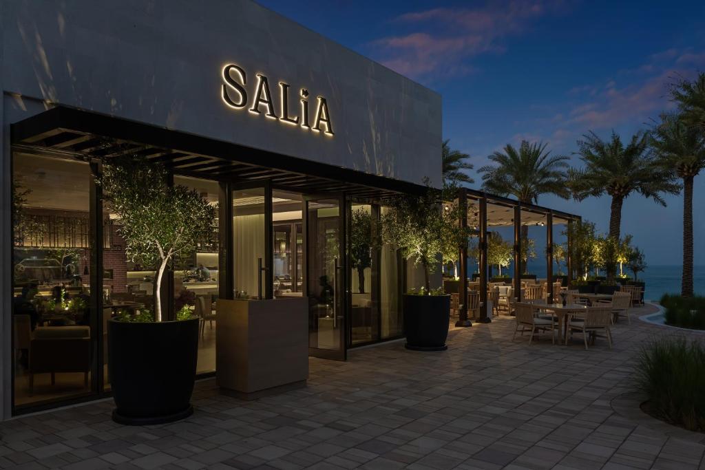 Restaurace v ubytování Address Beach Resort Fujairah