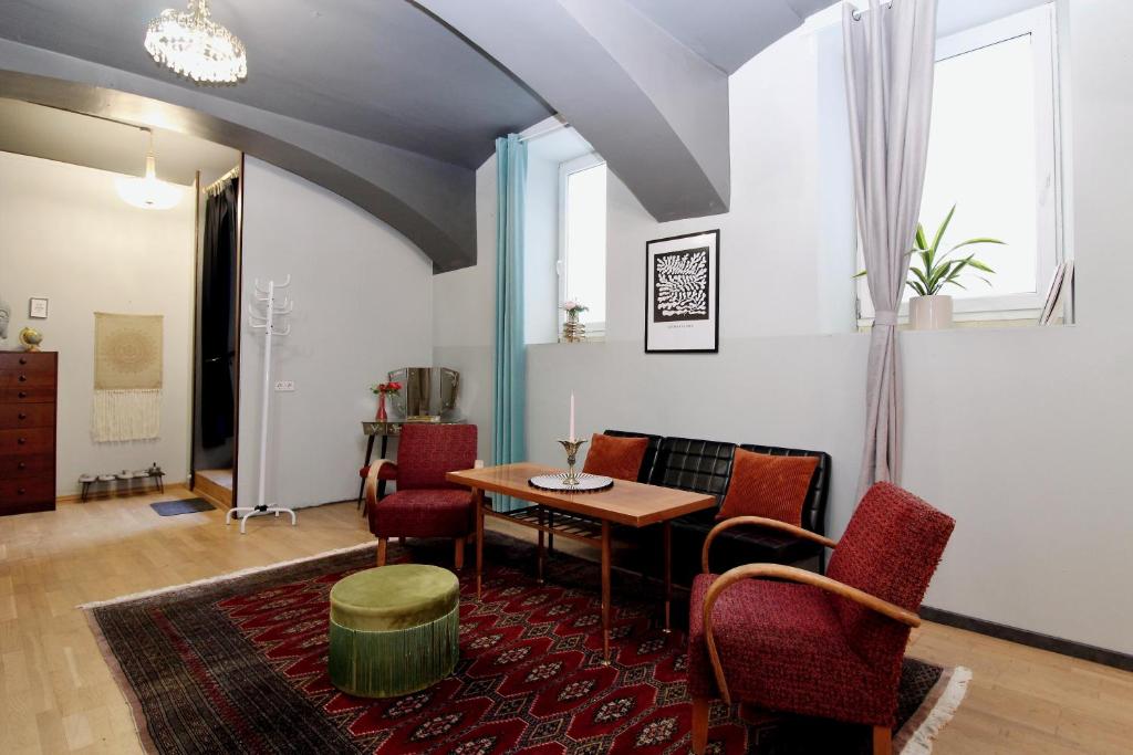 A seating area at Artist Studio in City Center