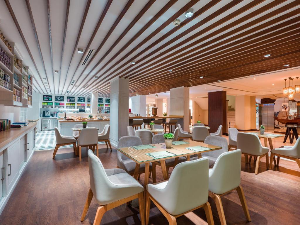Posezení v ubytování Al Falaj Hotel