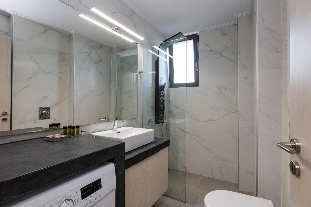 A bathroom at Aurora apartments