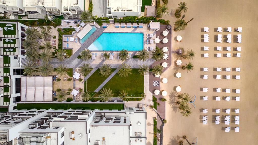 Bazén v ubytování Palace Beach Resort Fujairah nebo v jeho okolí
