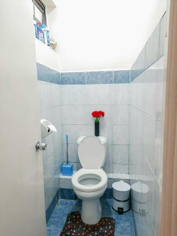 Vannituba majutusasutuses Cozy Nest-2 Bedroomed Apartment WiFi ,Netflix close to JKIA