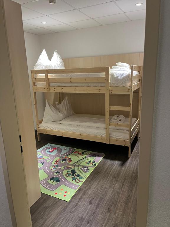 Postel nebo postele na pokoji v ubytování Los Lorentes Apartments Bern Airport