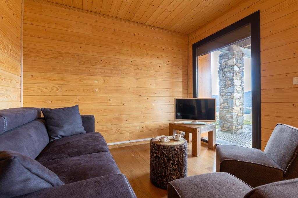 Televízia a/alebo spoločenská miestnosť v ubytovaní Adret - apt avec terrasse