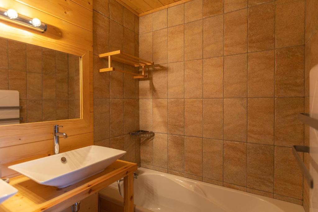 Kúpeľňa v ubytovaní Adret - apt avec terrasse