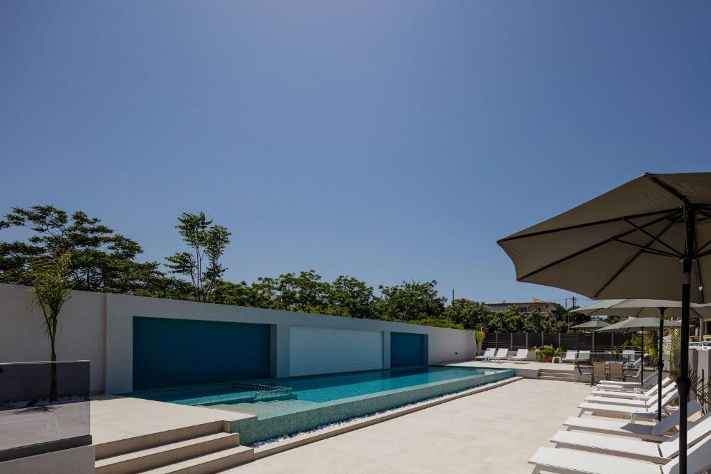 The swimming pool at or close to Aurora apartments