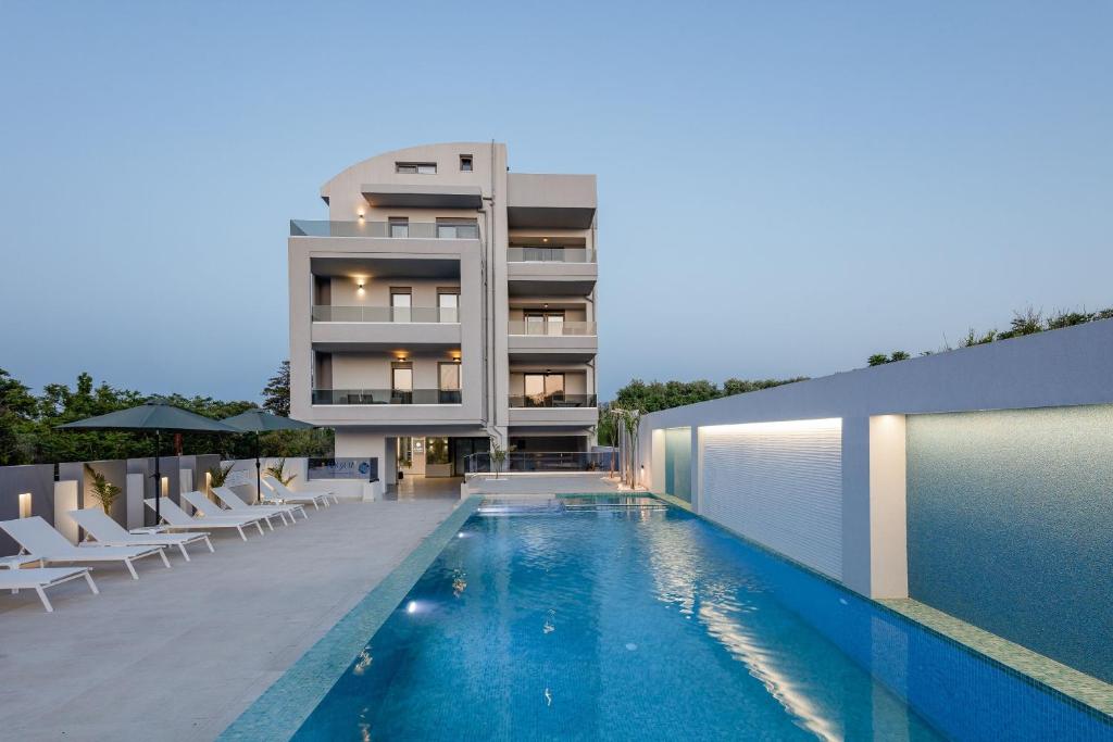 The swimming pool at or close to Aurora apartments