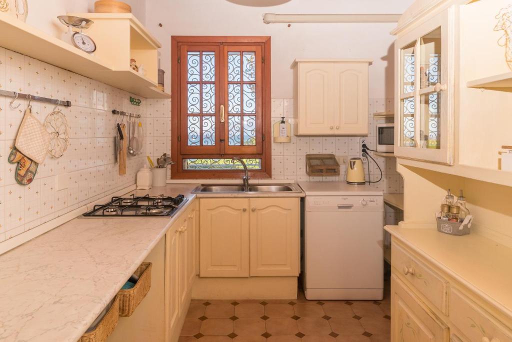 Kuchyňa alebo kuchynka v ubytovaní Villa Rosa sul mare