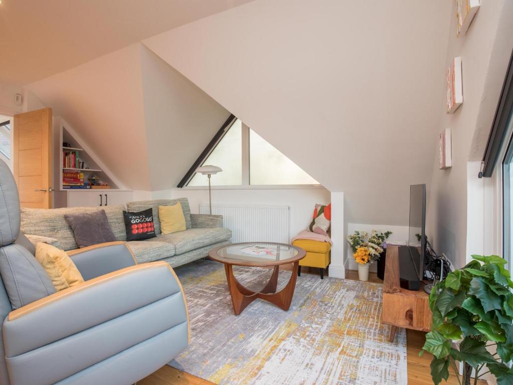 The Ultimate Guide to Penthouse Living - Jones Asset - Apartment With Penthouse Access Key