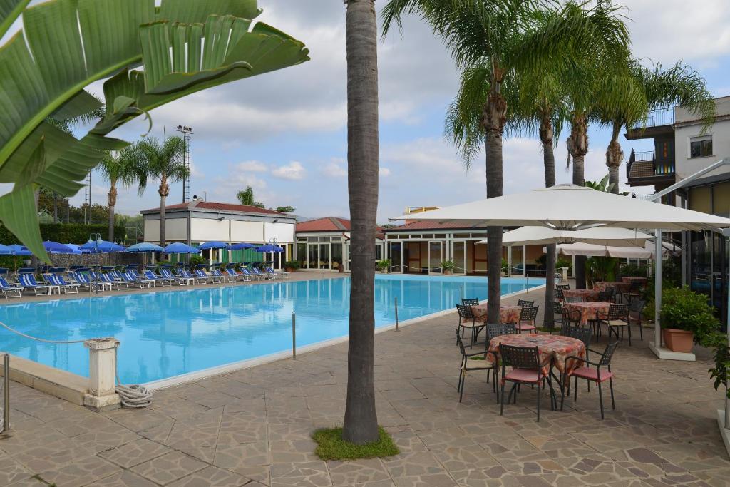 Bazén v ubytování Atlantis Palace Hotel nebo v jeho okolí