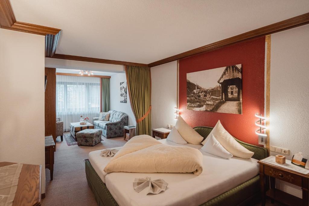 Postel nebo postele na pokoji v ubytování Hotel Jagdhaus Monzabon