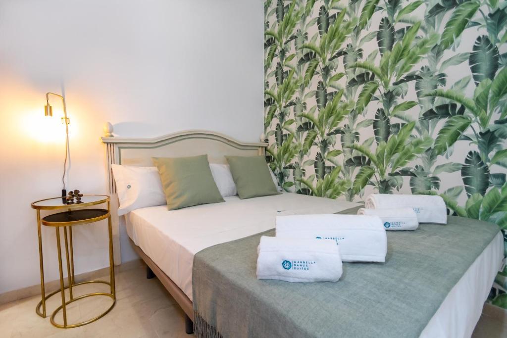 A bed or beds in a room at MARBELLA BANUS SUITES - Marbella Centro Edificio Doña Inés Suite Apartment