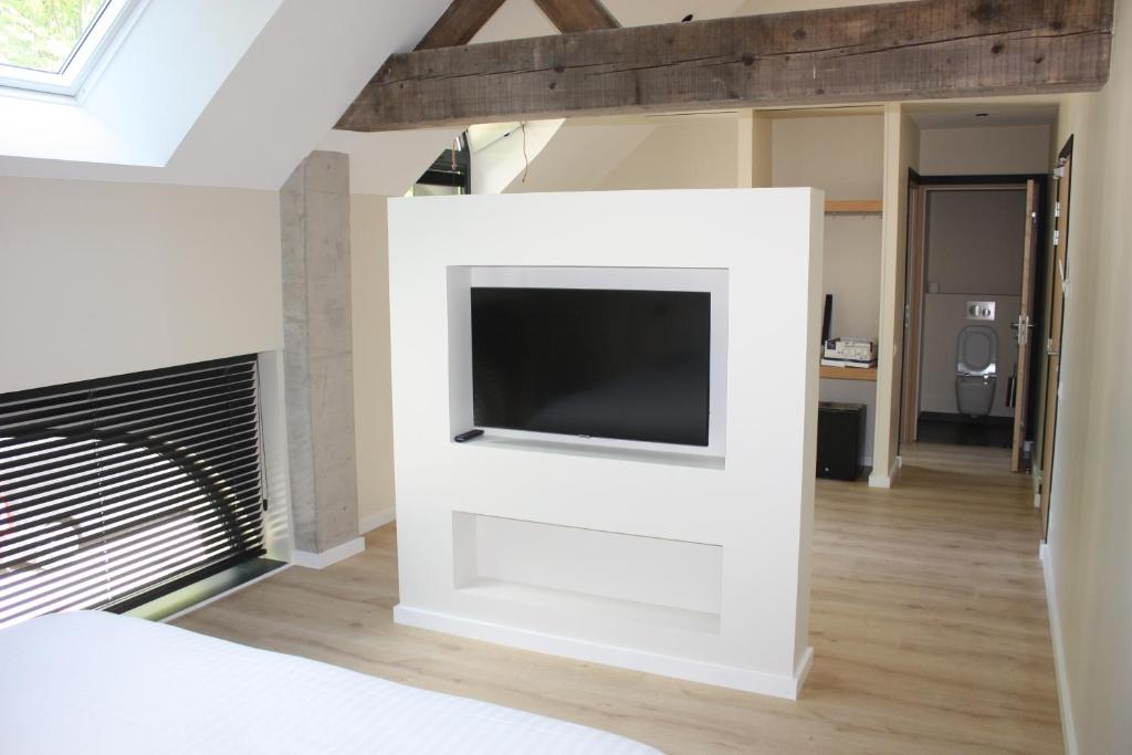 La Ferme Blanche, The Originals Relais - Suite With Garden View
