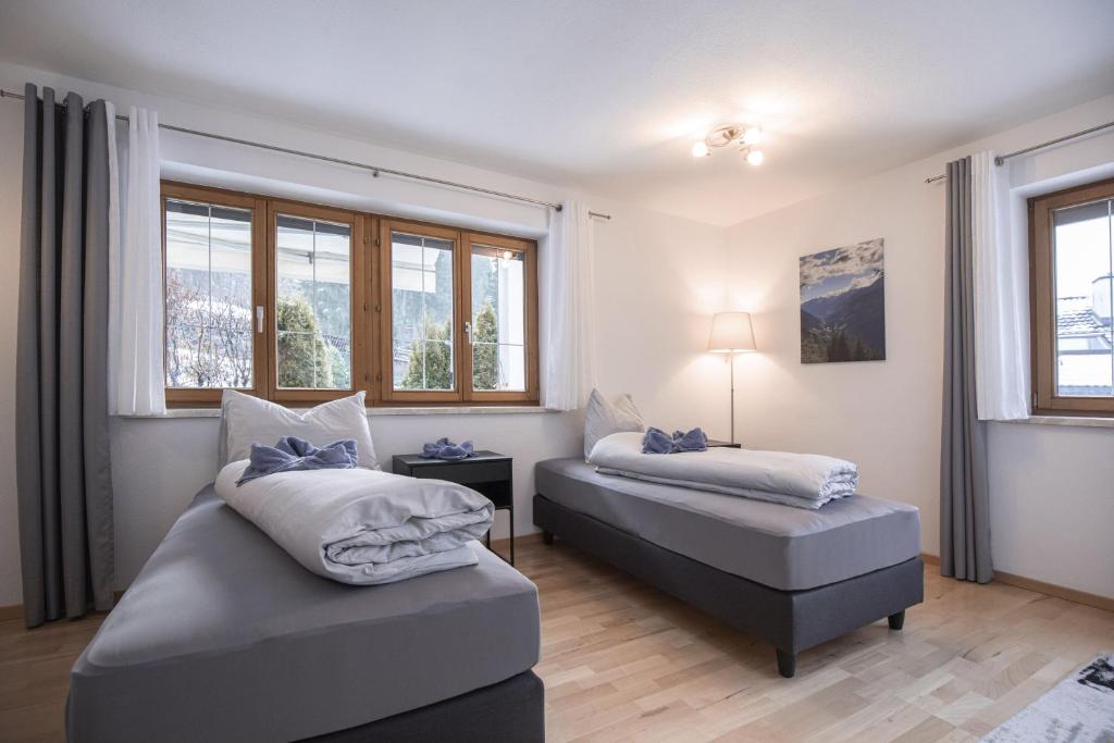 A bed or beds in a room at Sportapart Schweighofer Ski-in & Ski-out