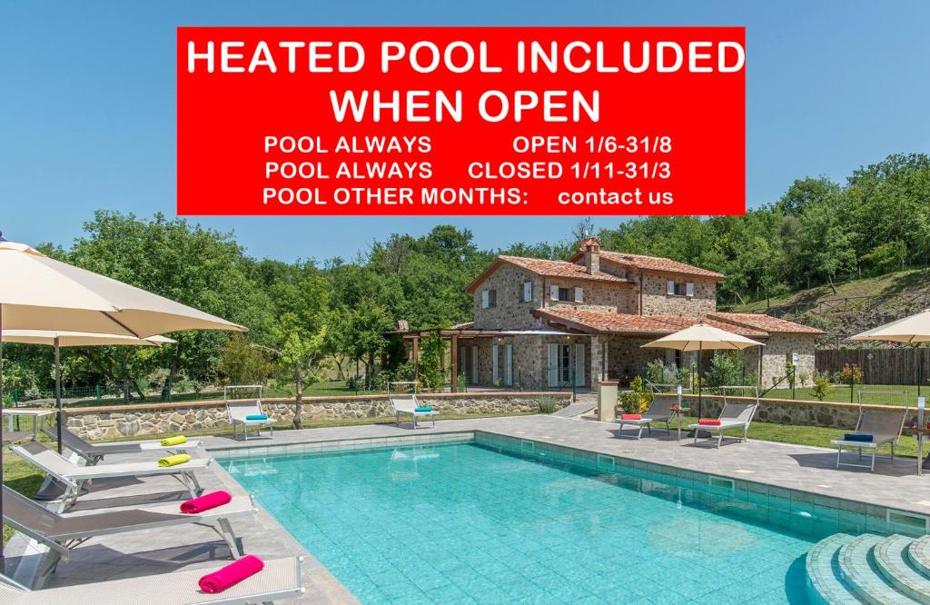 un annuncio per una piscina riscaldata in una casa di Pangea Villa 8 - Usually min 7 nights a Seggiano