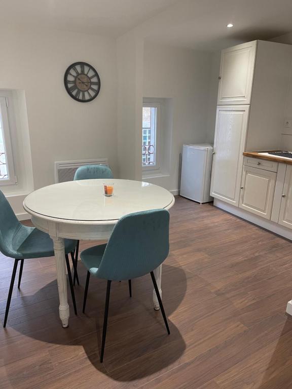 Kuchyň nebo kuchyňský kout v ubytování Les Appartements du Cep’t