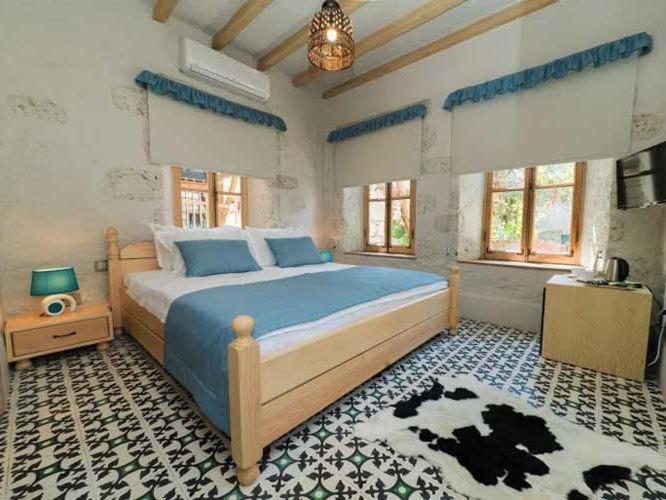 A bed or beds in a room at Zen Alacati Hotel