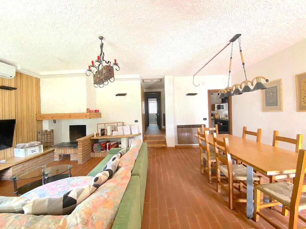 Kuchyňa alebo kuchynka v ubytovaní Chalet Bornhome relax, sport e cultura altopiano del sole 6 ospiti - pet Frendly